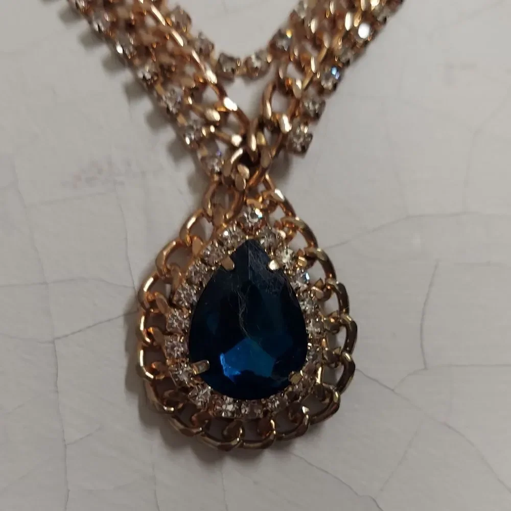 Elegant Vintage Rhinestone Necklace - Picture 2 of 5